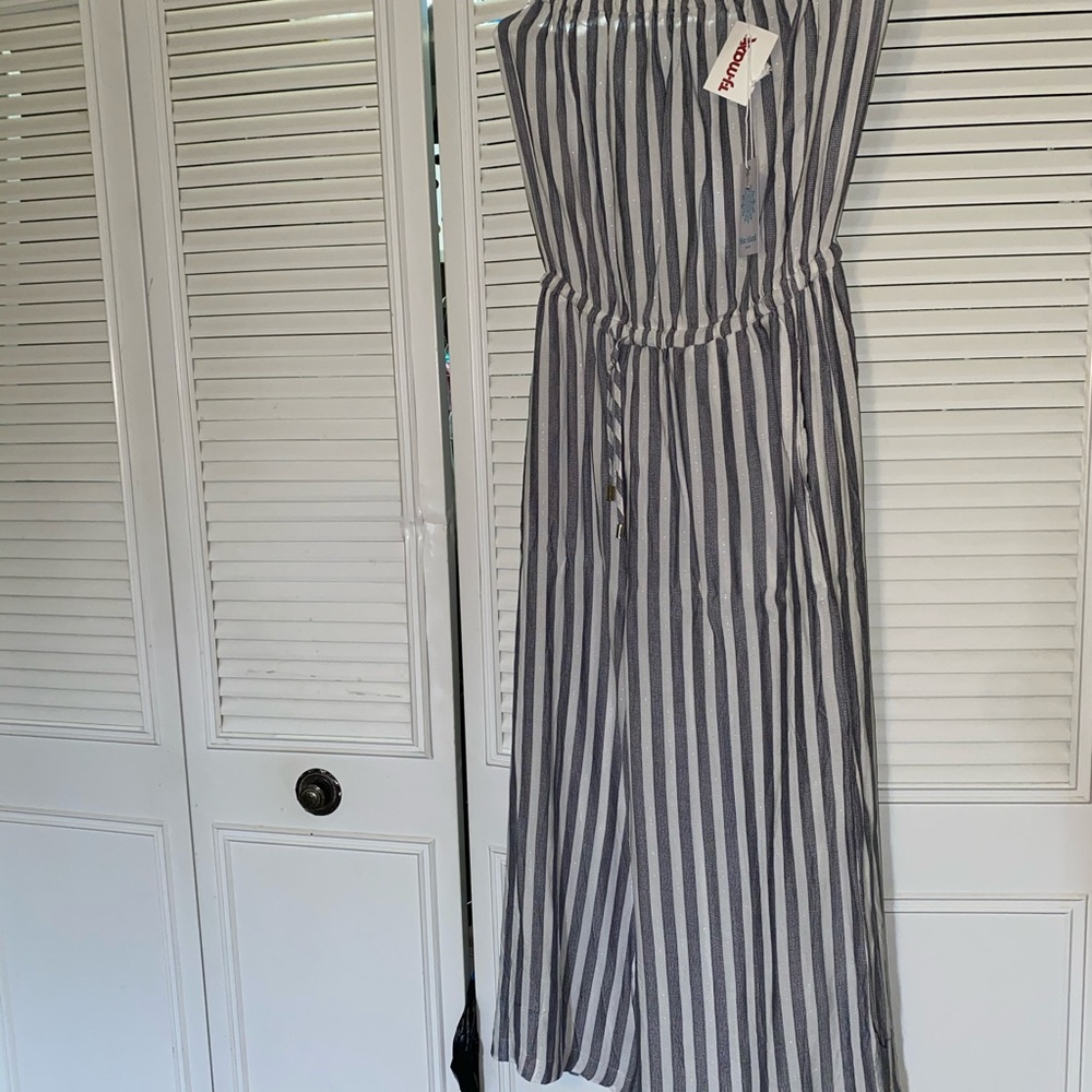 Jumpsuit w/ pockets for the office or a night out